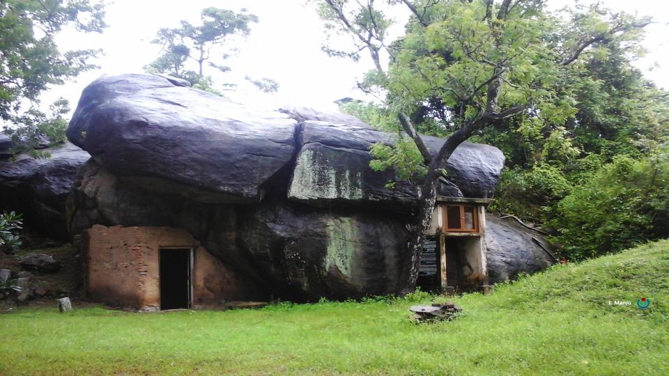 Punchi Sigiriya (Little sigiriya) Gonagolla